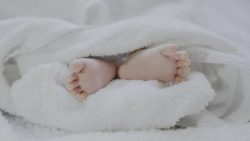 تفسير حلم رؤية طفل يزحف في المنام