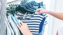 تفسير رؤية الميت يشتري ملابس جديدة لنفسه في المنام