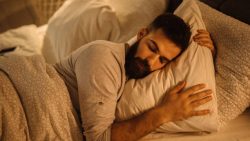 تفسير حلم شخص اعرفه يريد معاشرتي في المنام
