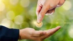تفسير حلم توزيع فلوس على الفقراء في المنام 