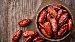 تفسير حلم خروج نواة التمر من الفرج في المنام