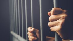 تفسير حلم خروج شخص من السجن في المنام