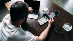تفسير حلم البحث عن صديقة قديمة في المنام
