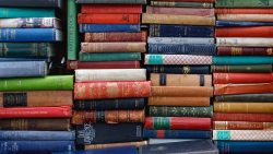 تفسير حلم طلب كتاب من شخص في المنام 
