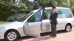 تفسير حلم ركوب سيارة جنازة في المنام