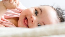 حلمت ان امرأتي ولدت ولد شعره أبيض في المنام