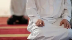 تفسير حلم اني اصلي بدون حجاب في المنام