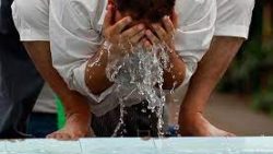 تفسير حلم غسل الوجه بماء زمزم في المنام