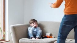 تفسير حلم ضرب الأب لابنه باليد في المنام